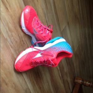 Mizuno Women's Wave Rider 19 Running Shoe